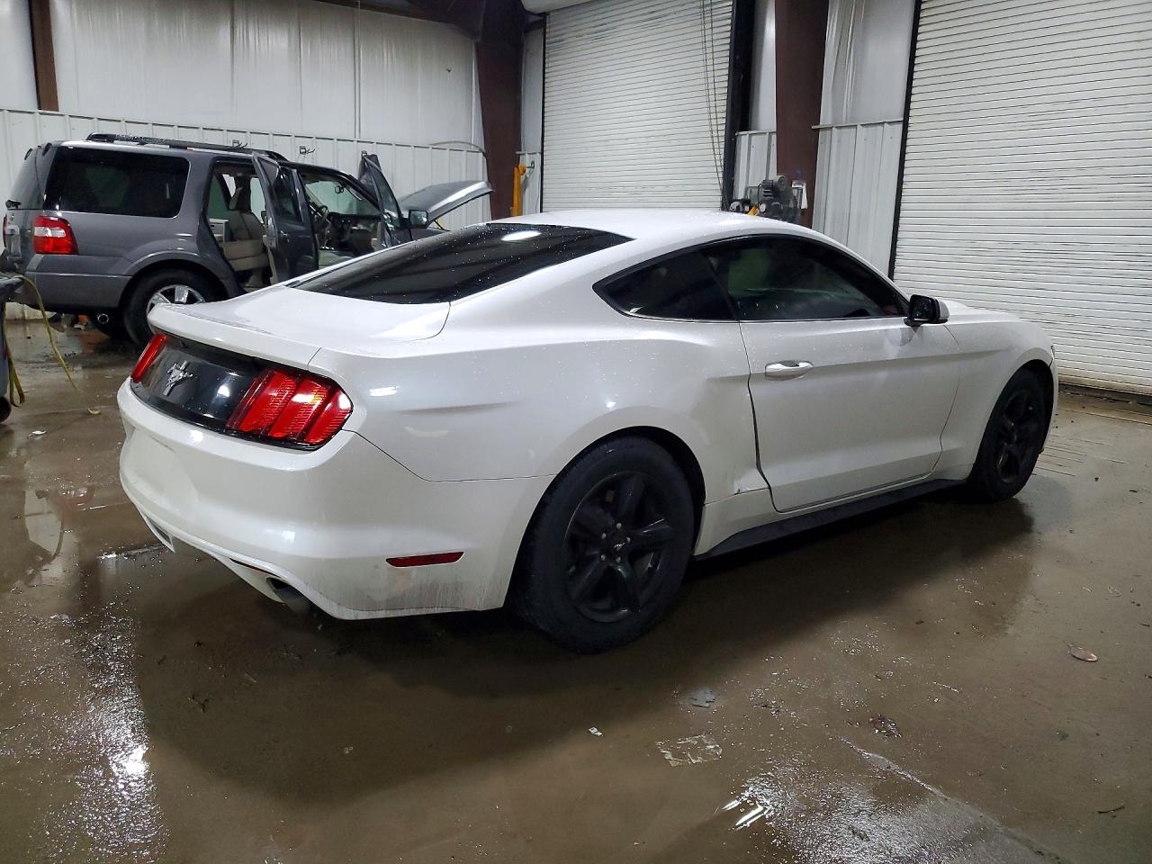 2017 FORD MUSTANG photo 5