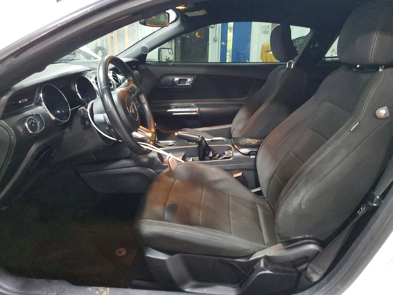 2017 FORD MUSTANG photo 13