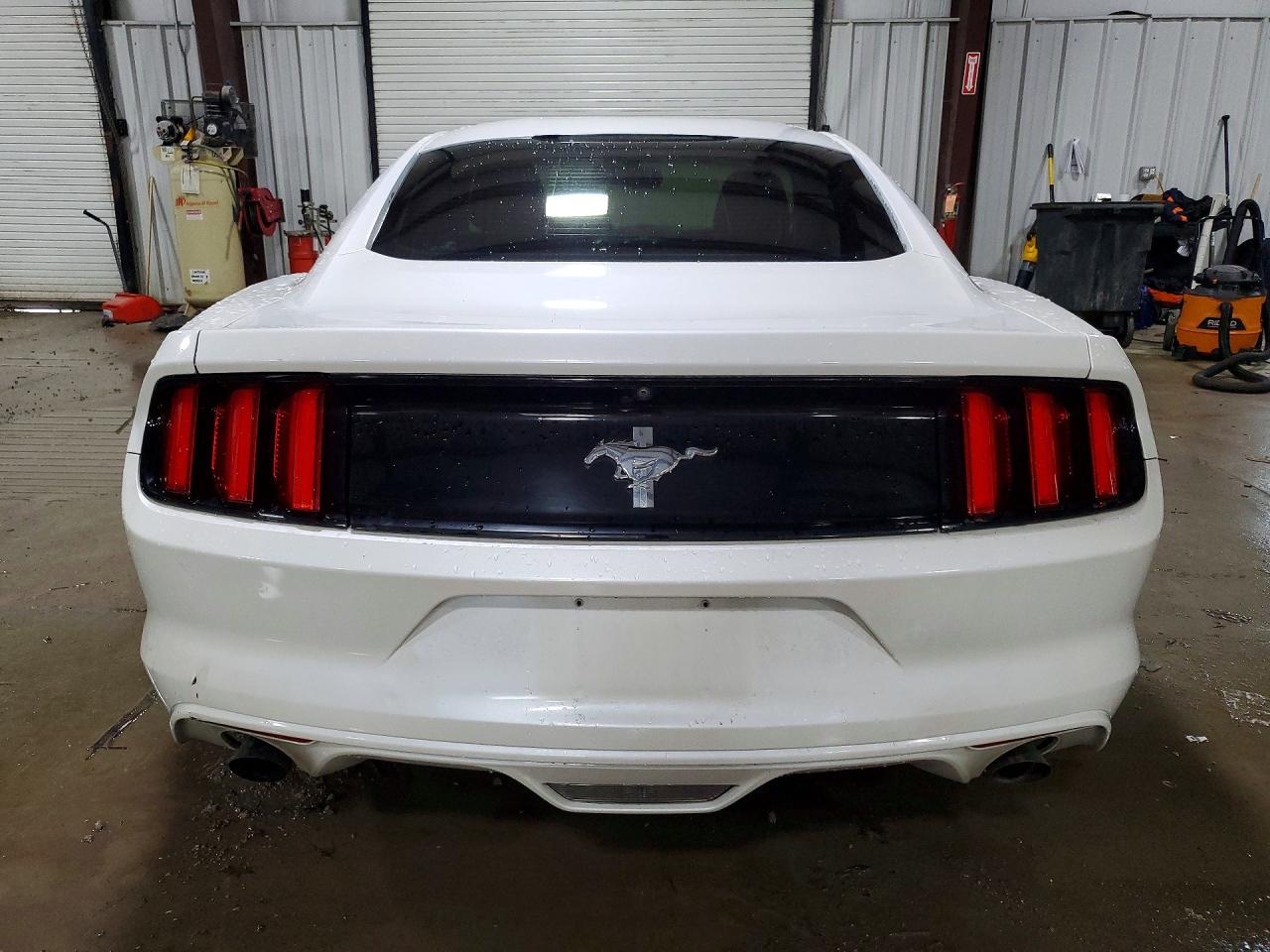 2017 FORD MUSTANG photo 11