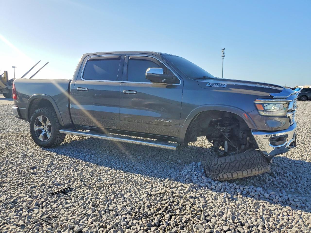 2019 RAM 1500 LARAMIE photo 4