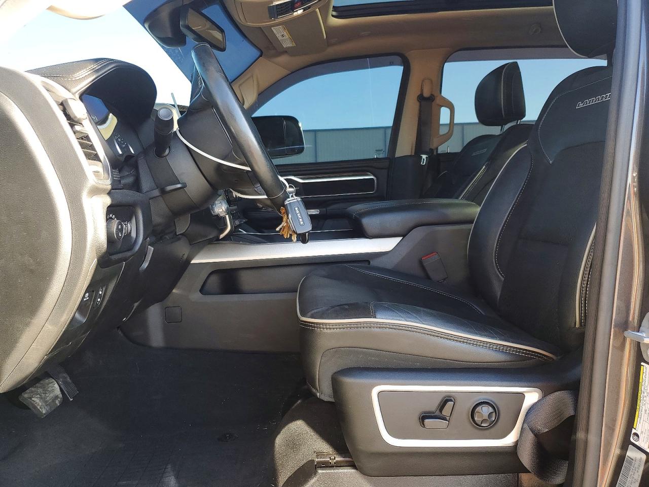 2019 RAM 1500 LARAMIE photo 7