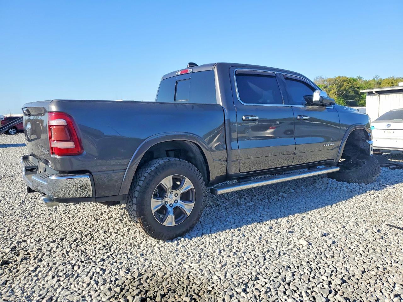 2019 RAM 1500 LARAMIE photo 3