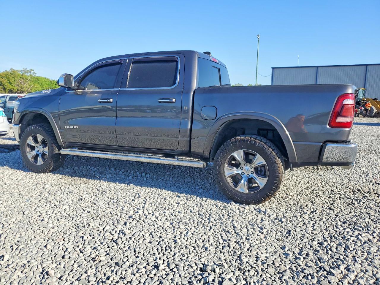 2019 RAM 1500 LARAMIE photo 2