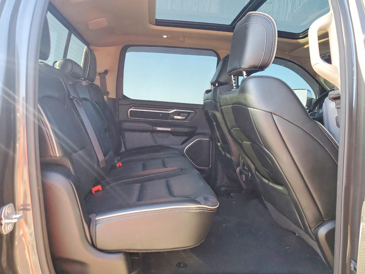 2019 RAM 1500 LARAMIE photo 10