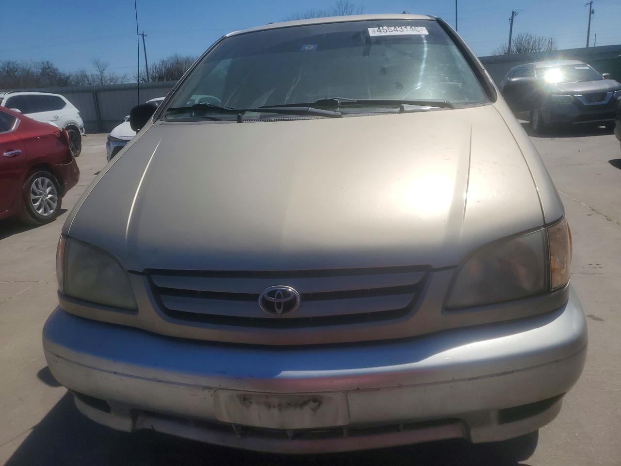 2002 TOYOTA SIENNA LE photo 5