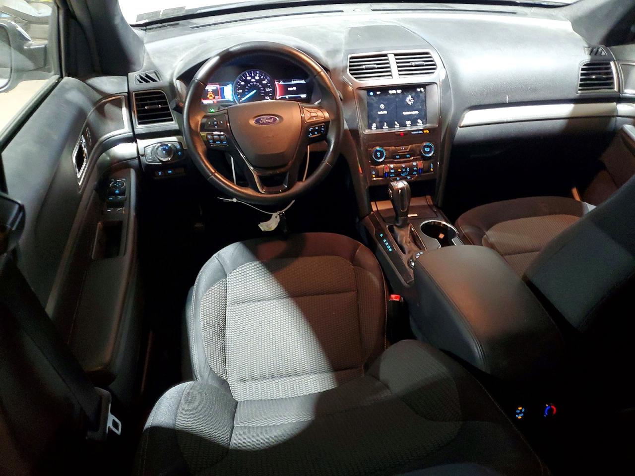 2018 FORD EXPLORER XLT photo 8