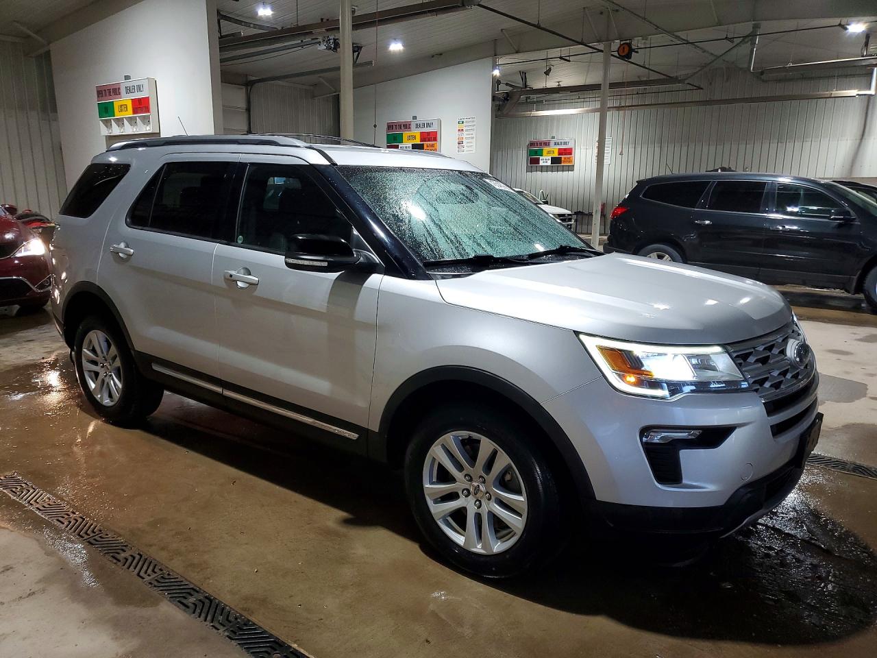 2018 FORD EXPLORER XLT photo 4