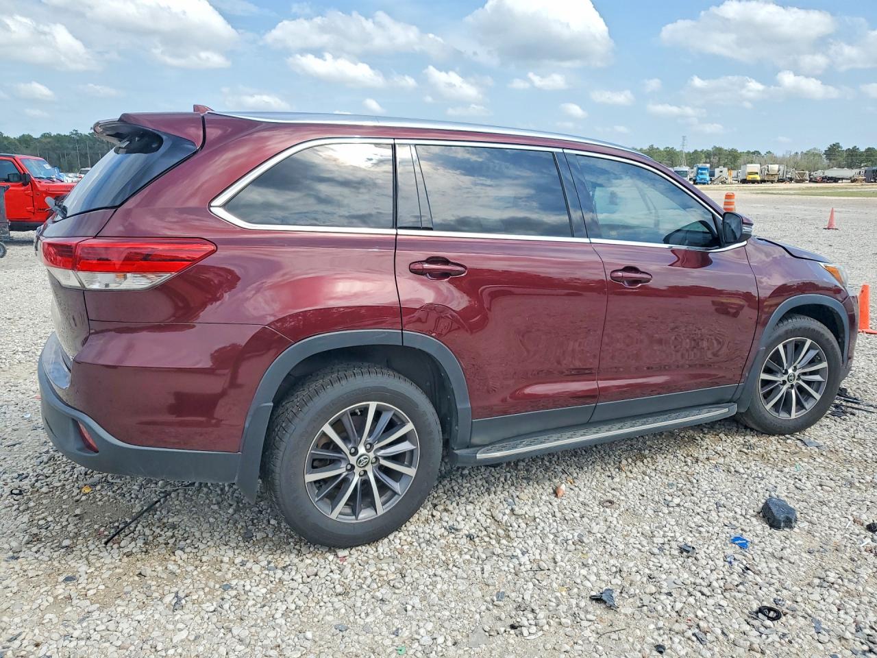 2019 TOYOTA HIGHLANDER XLE photo 5