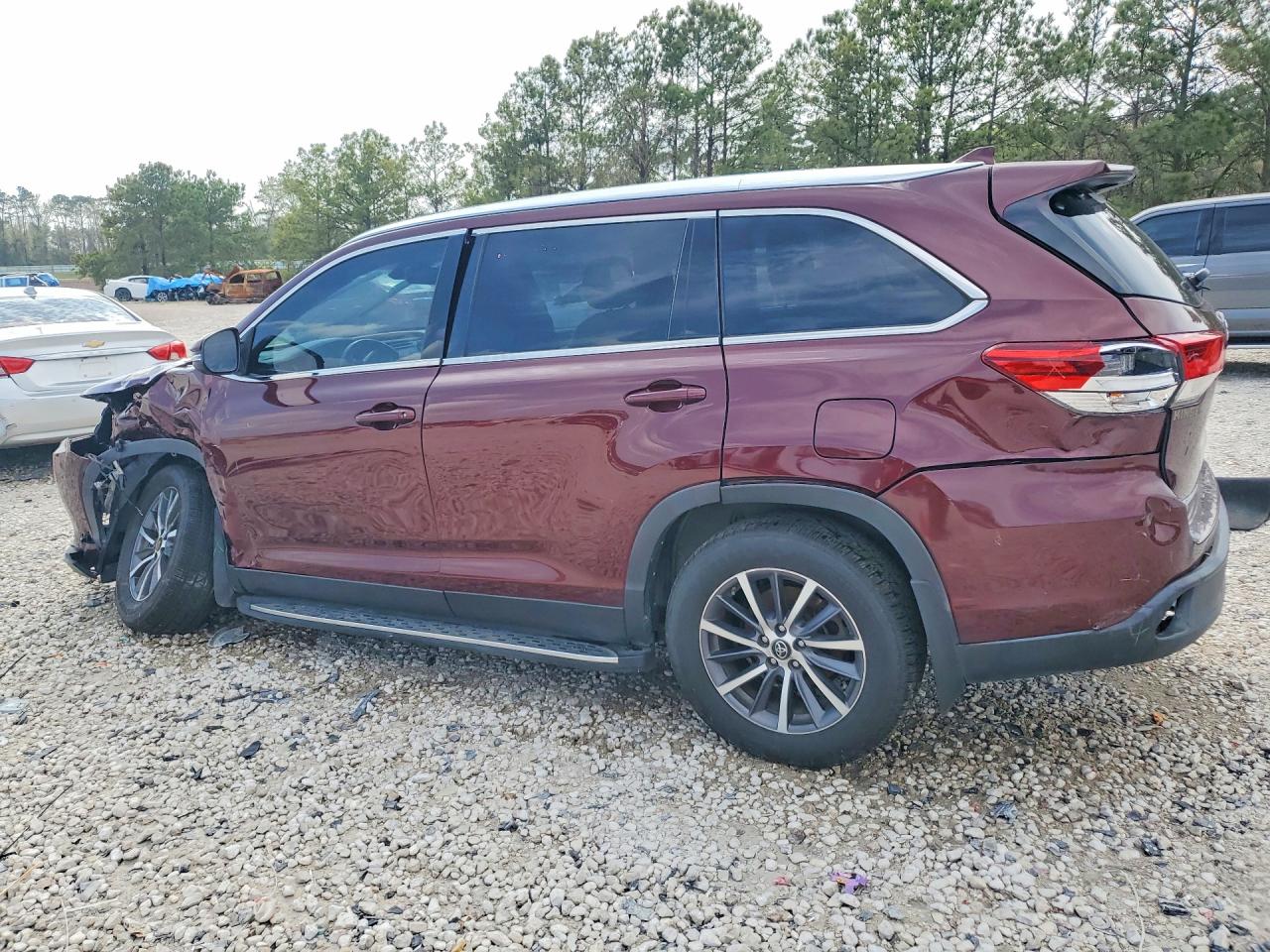 2019 TOYOTA HIGHLANDER XLE photo 3