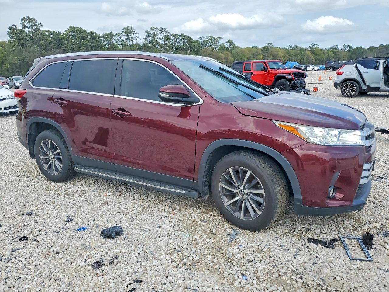 2019 TOYOTA HIGHLANDER XLE photo 7