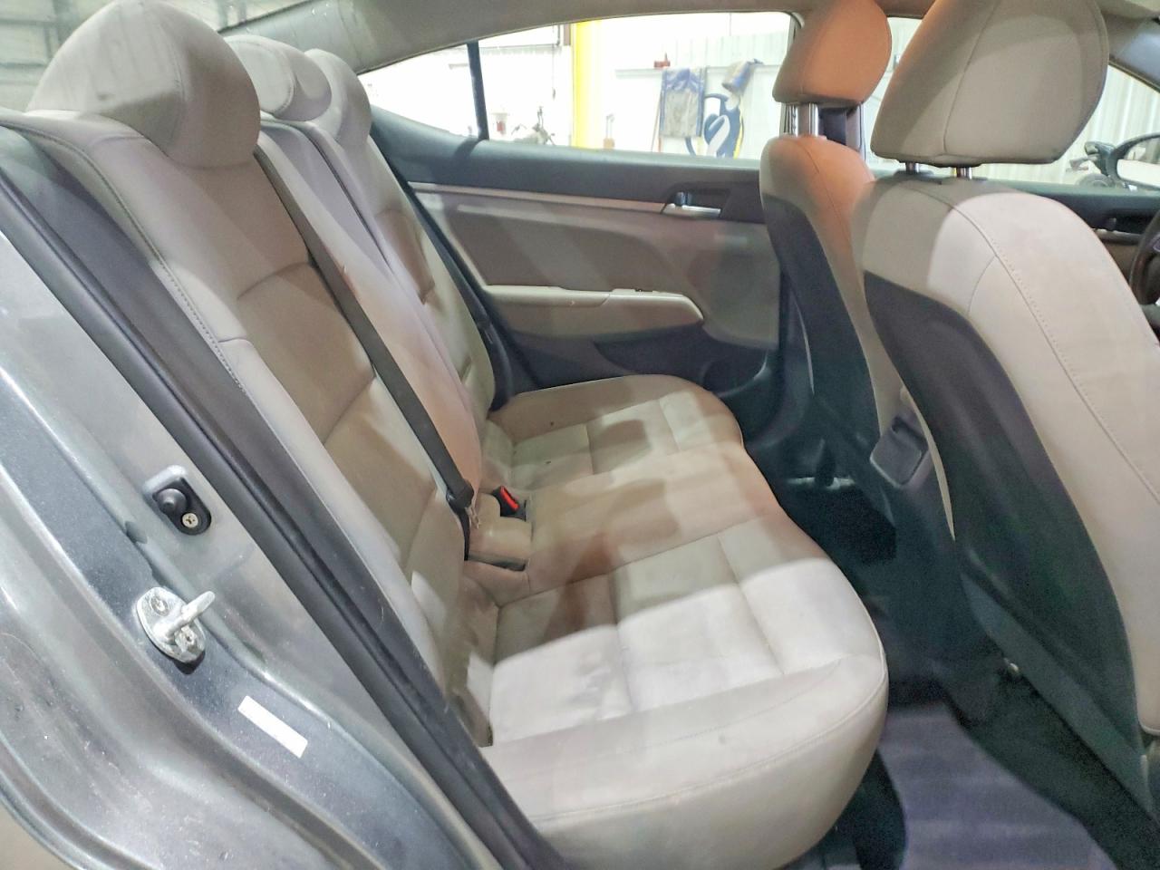 2017 HYUNDAI ELANTRA SE photo 10