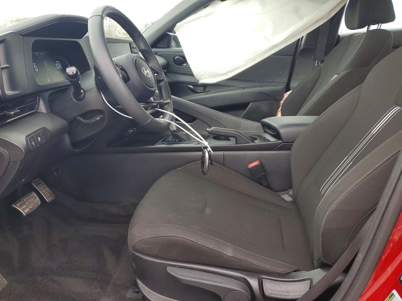 2025 HYUNDAI ELANTRA SEL SPORT photo 19