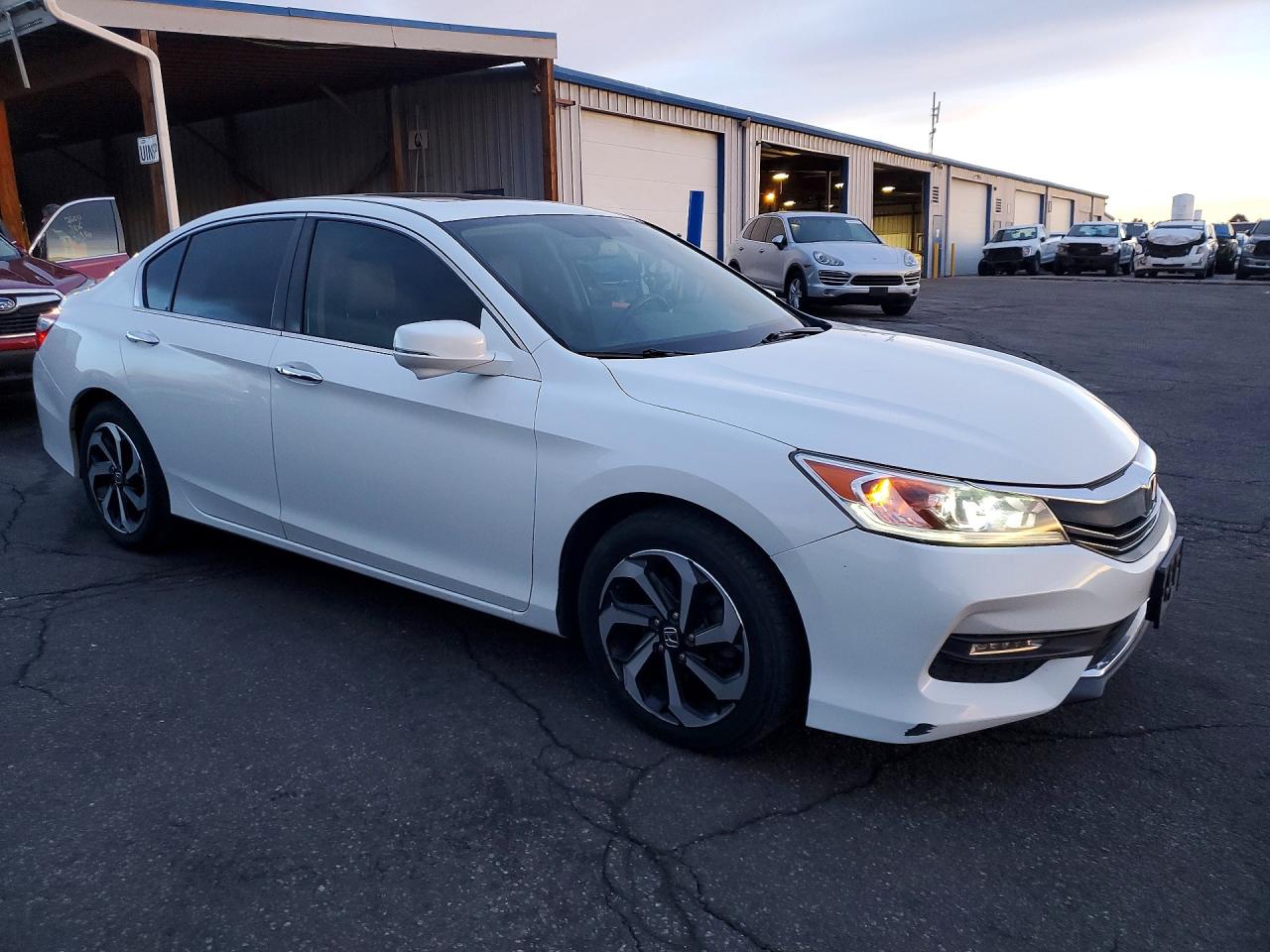 2017 HONDA ACCORD EXL photo 4