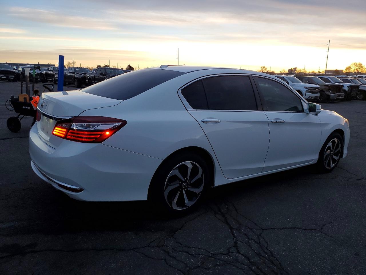 2017 HONDA ACCORD EXL photo 3