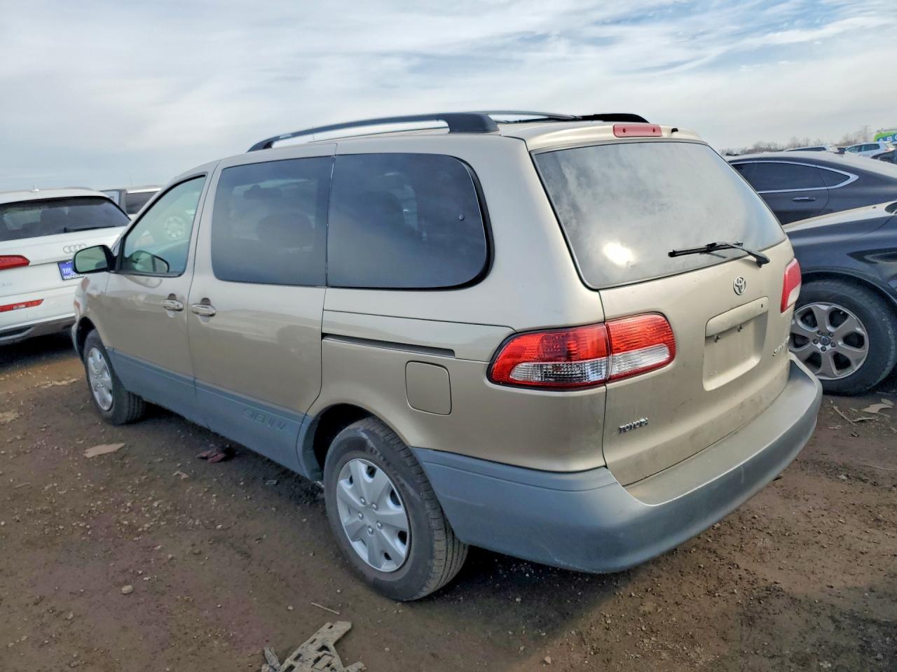 2002 TOYOTA SIENNA CE photo 2
