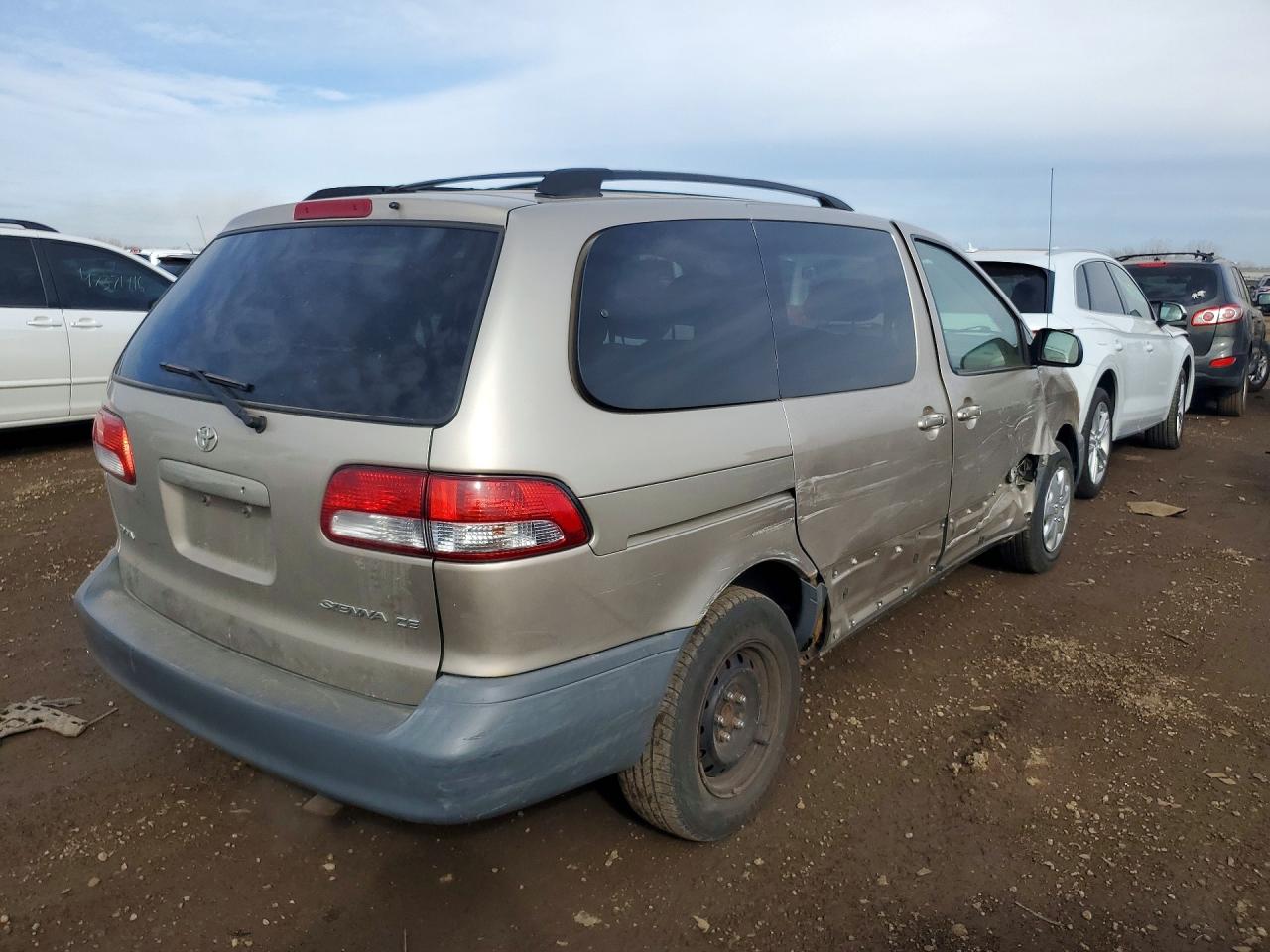 2002 TOYOTA SIENNA CE photo 3