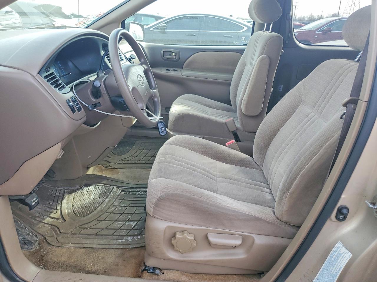2002 TOYOTA SIENNA CE photo 7