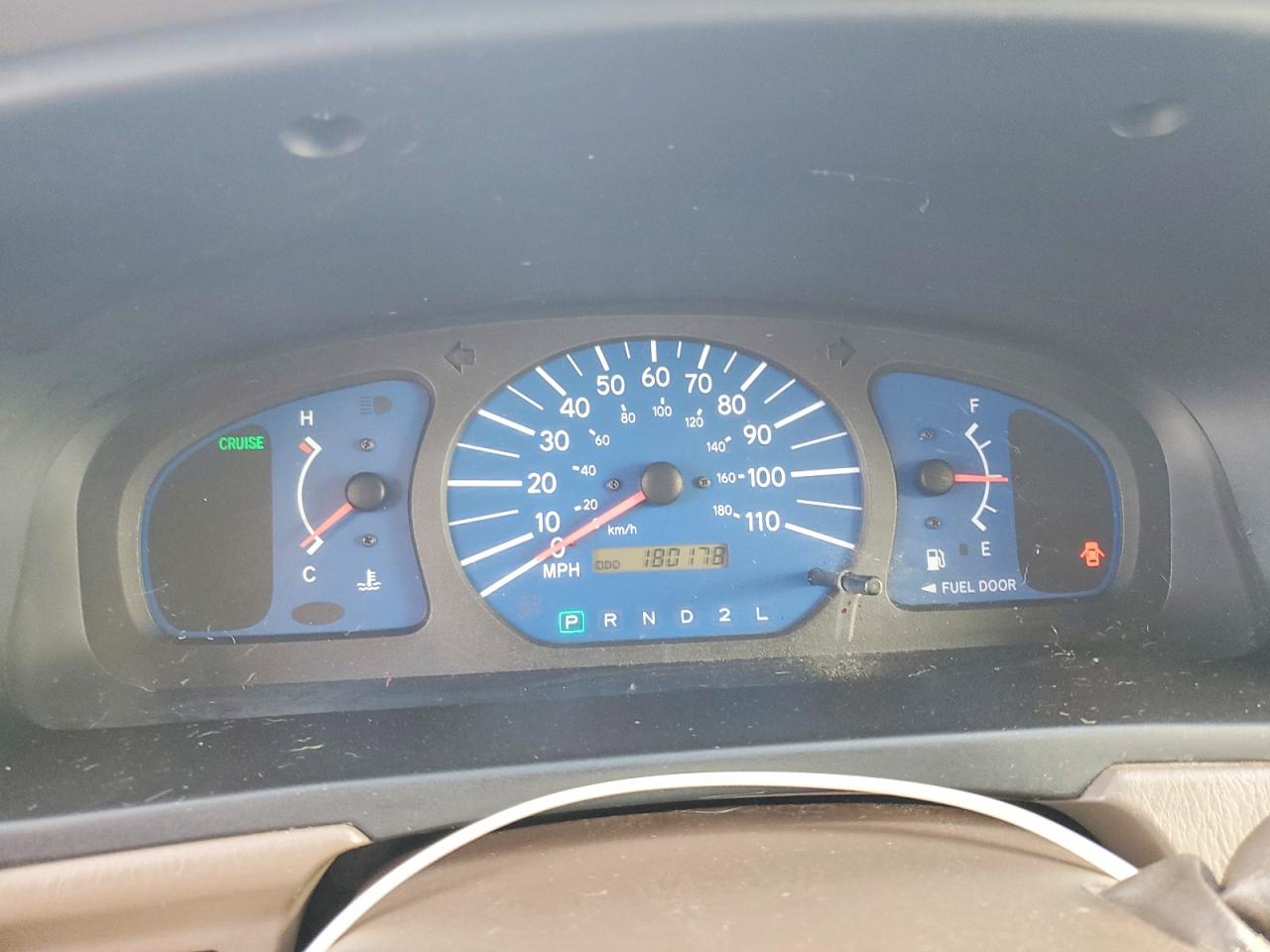 2002 TOYOTA SIENNA CE photo 9