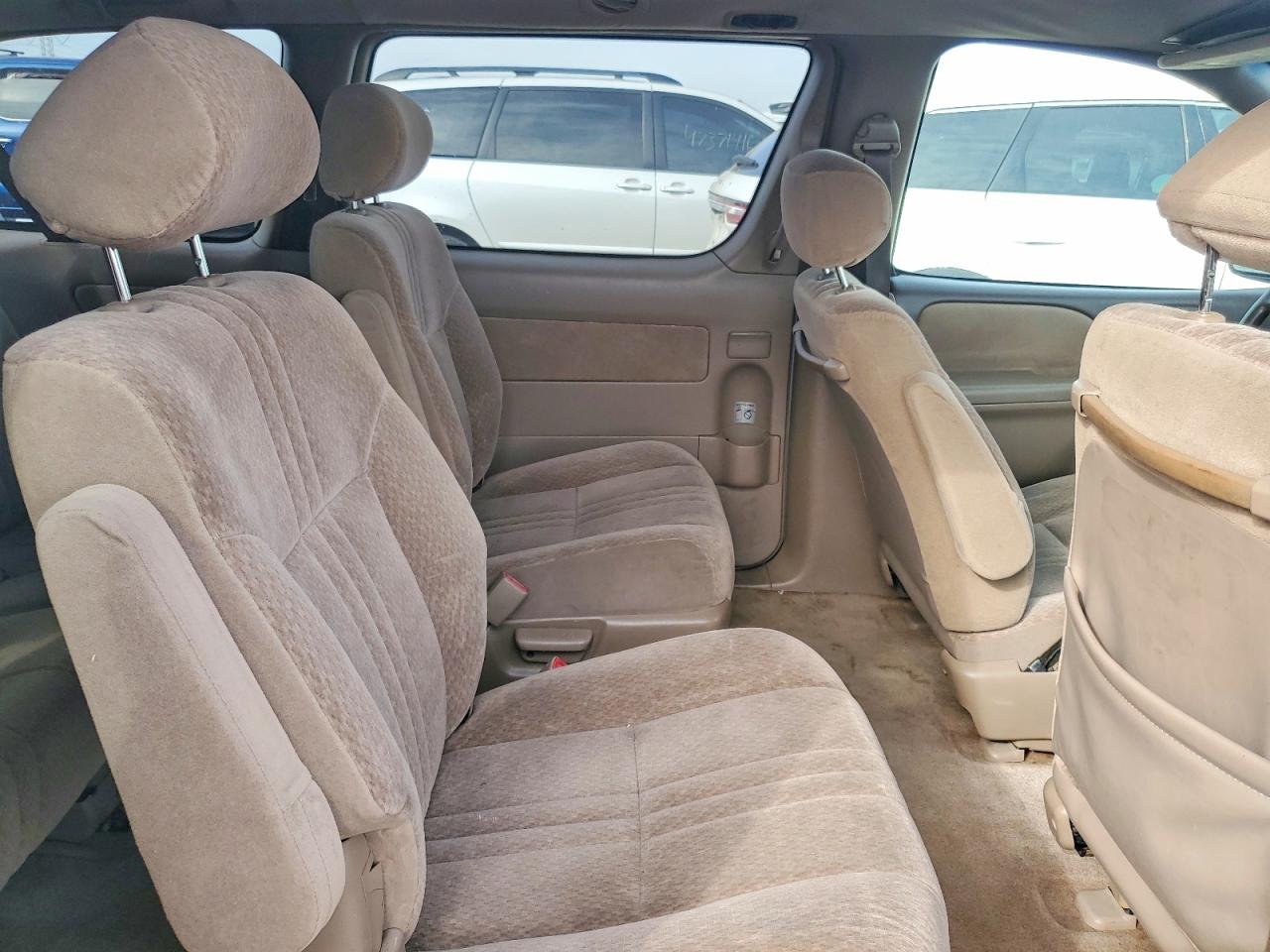 2002 TOYOTA SIENNA CE photo 11