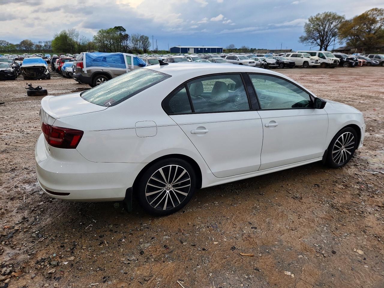 2016 VOLKSWAGEN JETTA SPORT photo 3