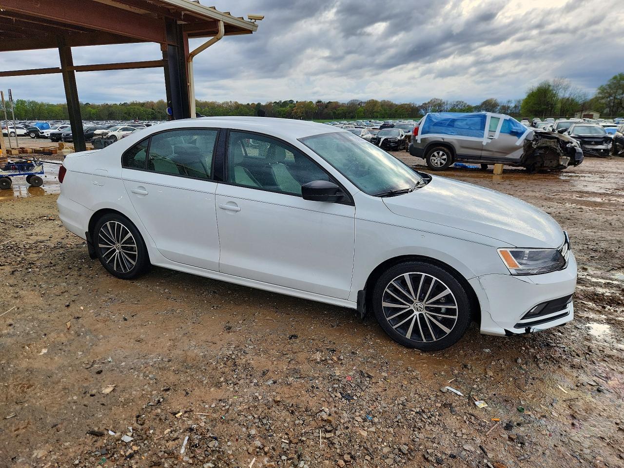 2016 VOLKSWAGEN JETTA SPORT photo 4