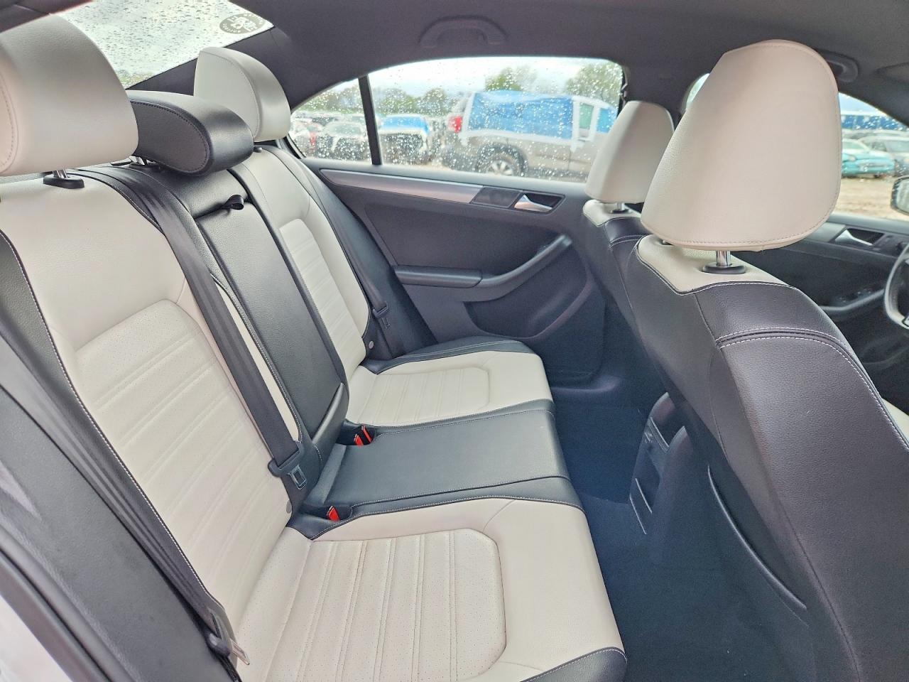 2016 VOLKSWAGEN JETTA SPORT photo 10