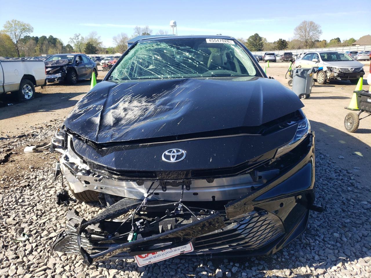2026 TOYOTA CAMRY XLE photo 5