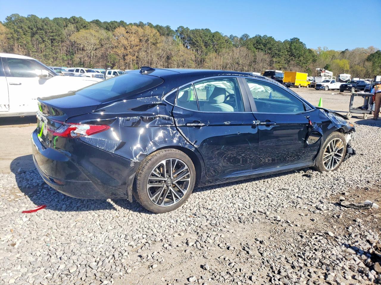 2026 TOYOTA CAMRY XLE photo 3