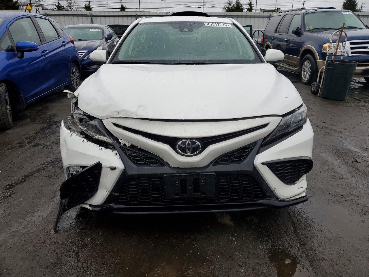 2021 TOYOTA CAMRY SE photo 13