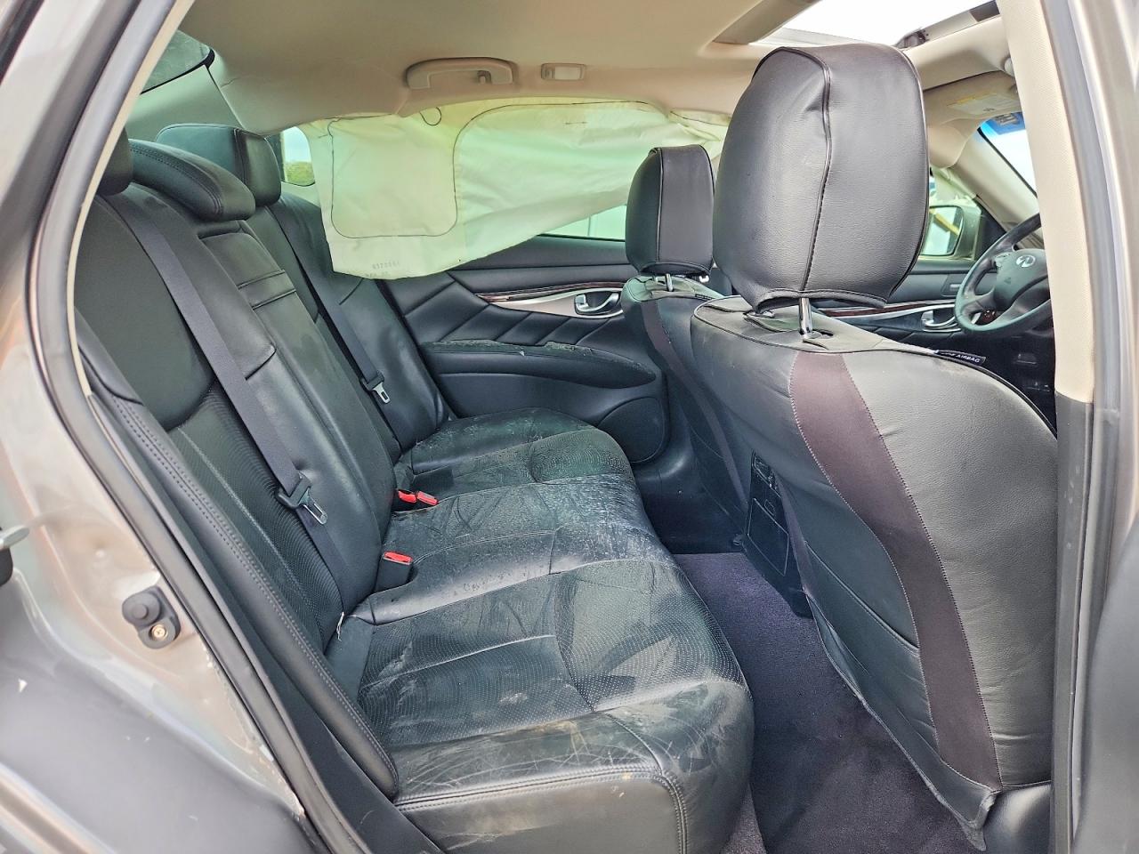 2011 INFINITI M37 BASE photo 19