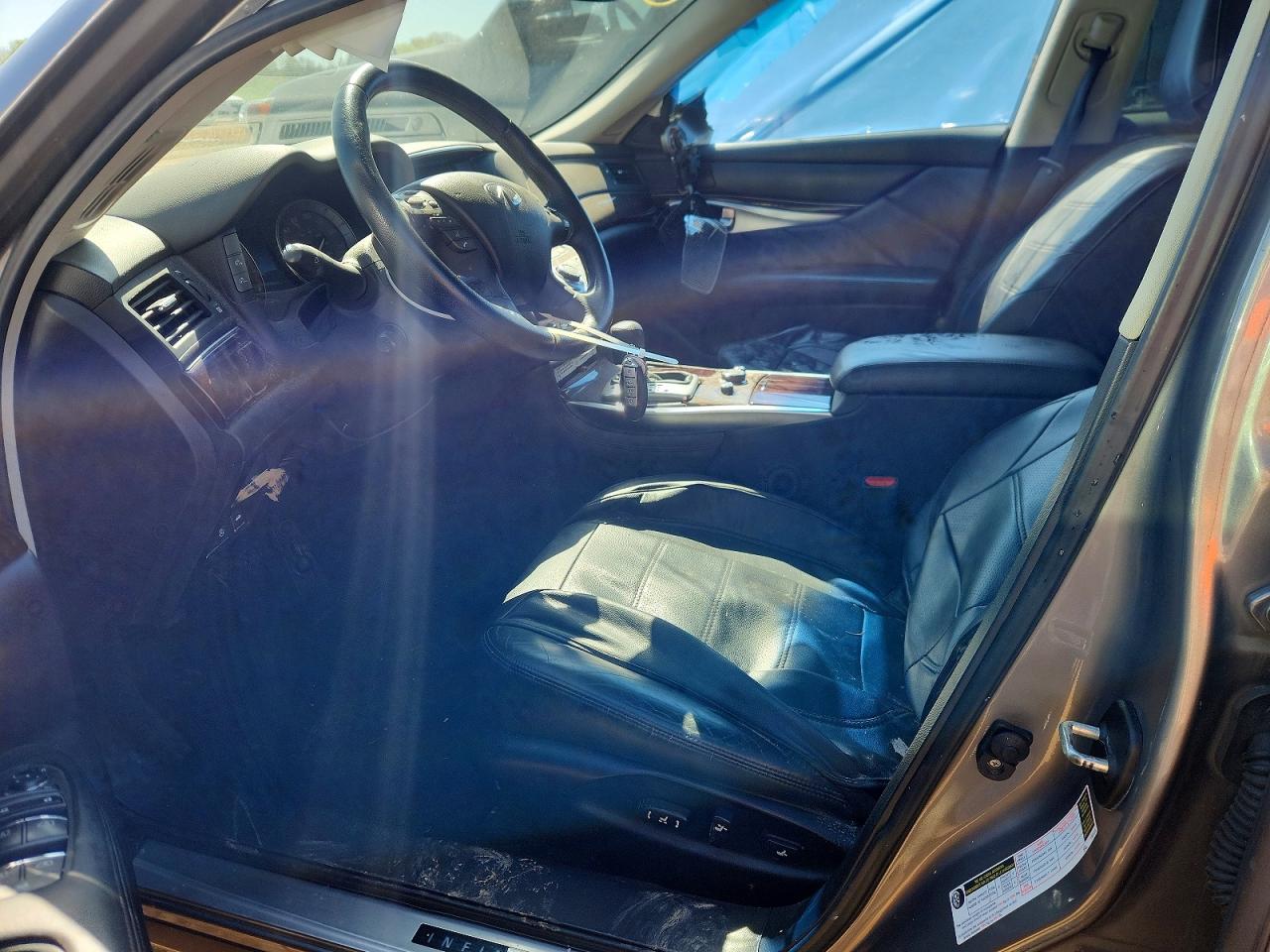2011 INFINITI M37 BASE photo 13
