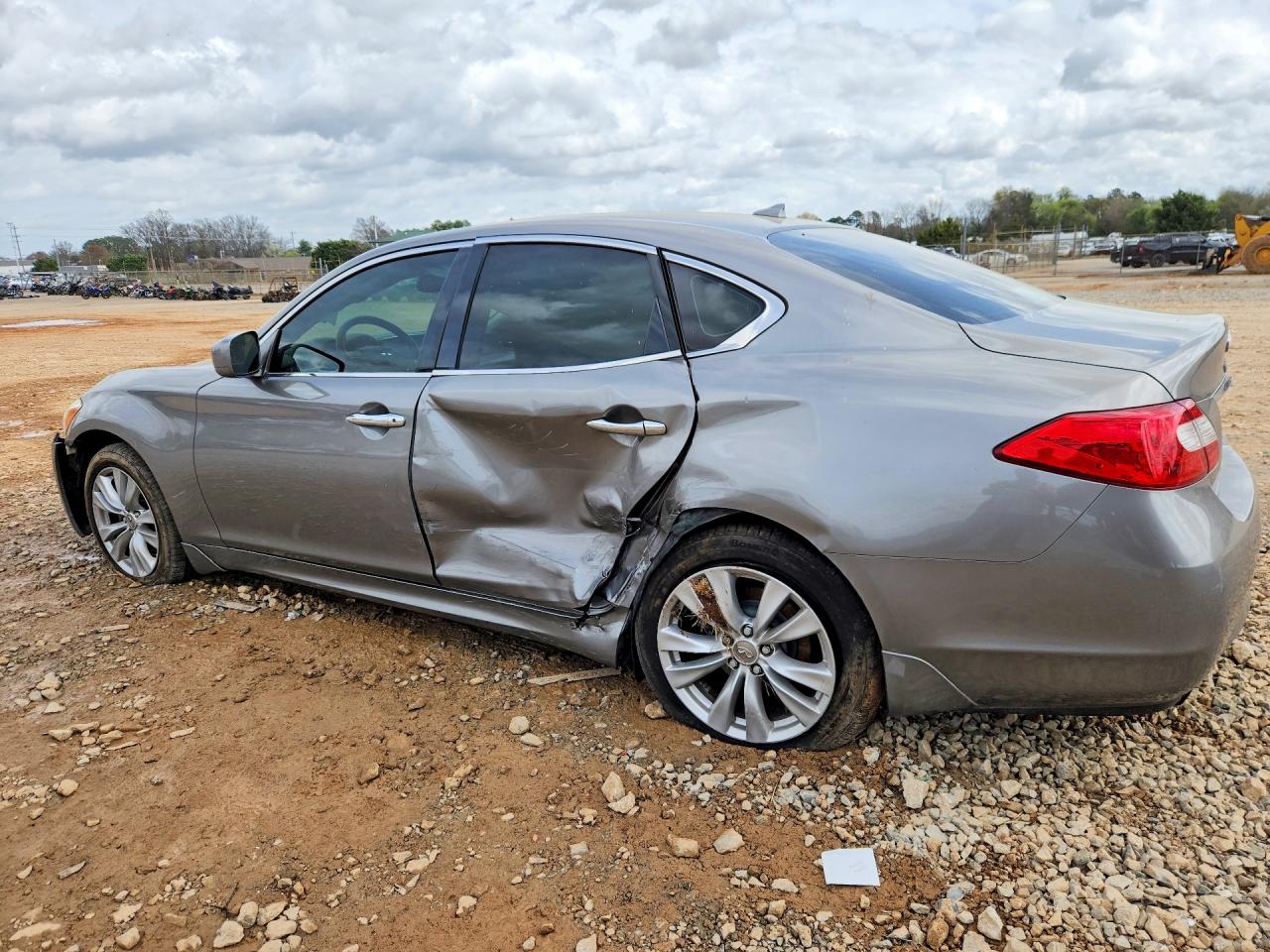 2011 INFINITI M37 BASE photo 3