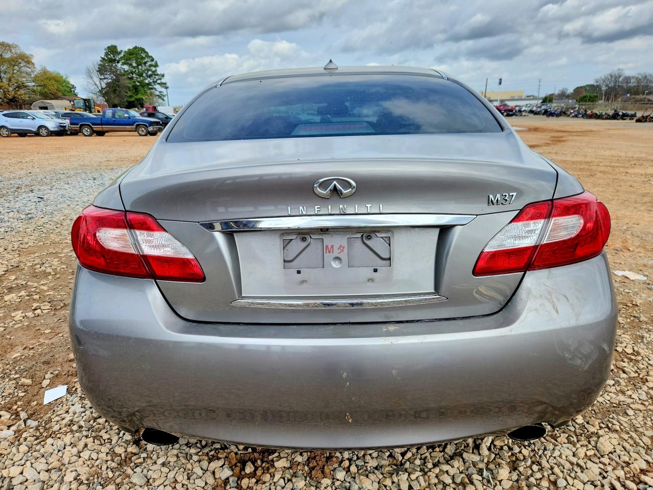 2011 INFINITI M37 BASE photo 11