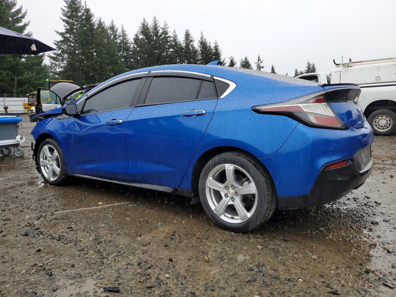 2017 CHEVROLET VOLT LT photo 2