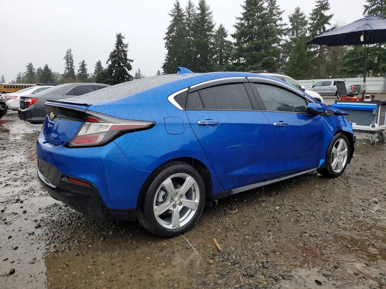 2017 CHEVROLET VOLT LT photo 3
