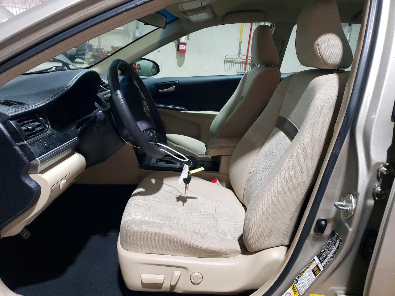 2014 TOYOTA CAMRY LE photo 7