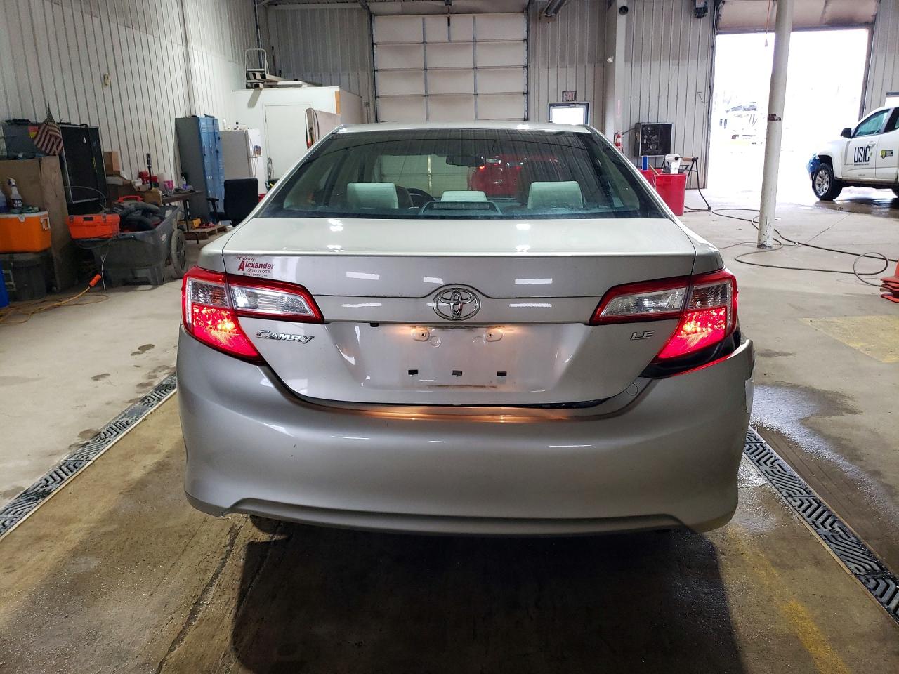 2014 TOYOTA CAMRY LE photo 6