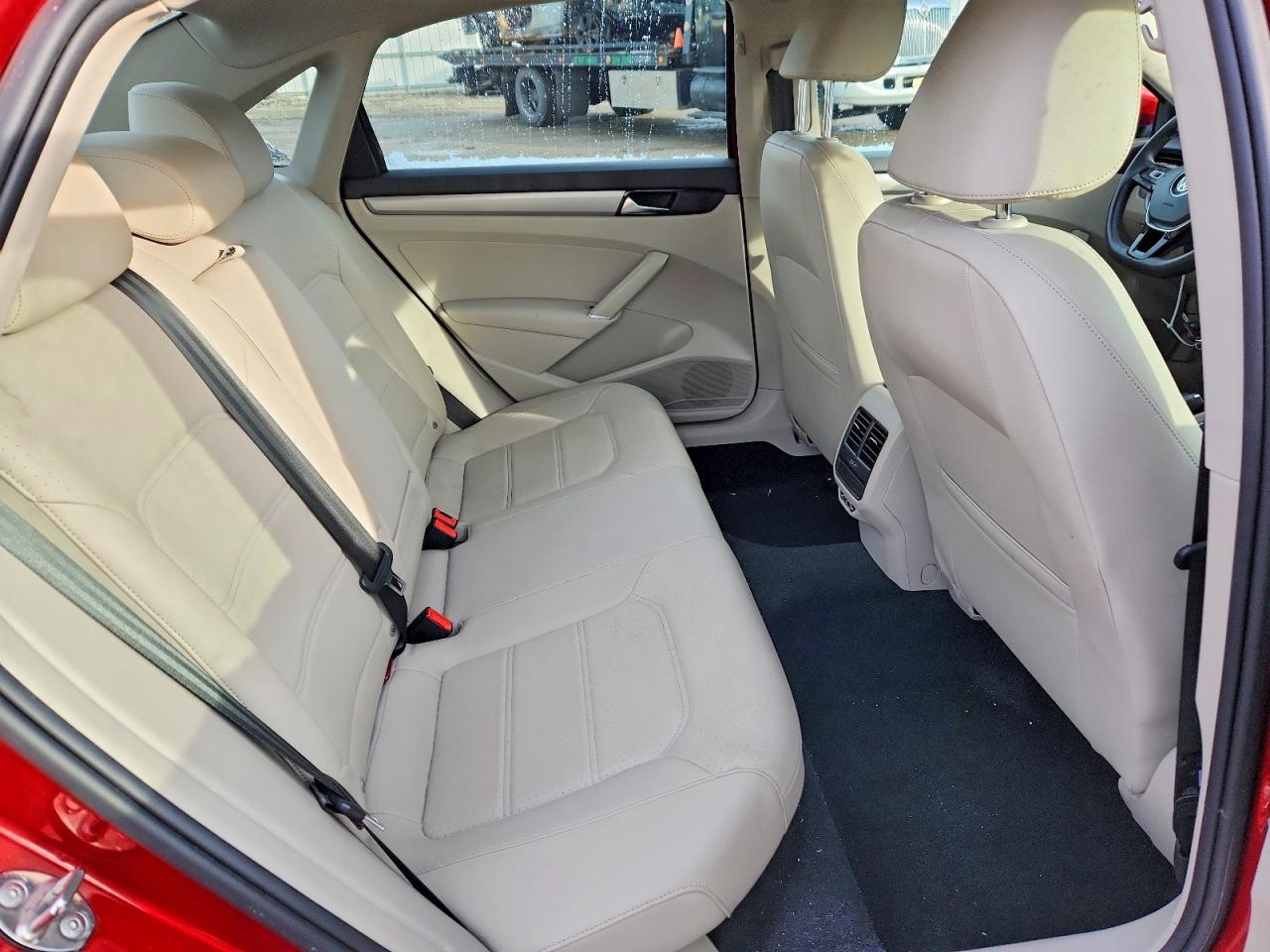 2021 VOLKSWAGEN PASSAT SE photo 19
