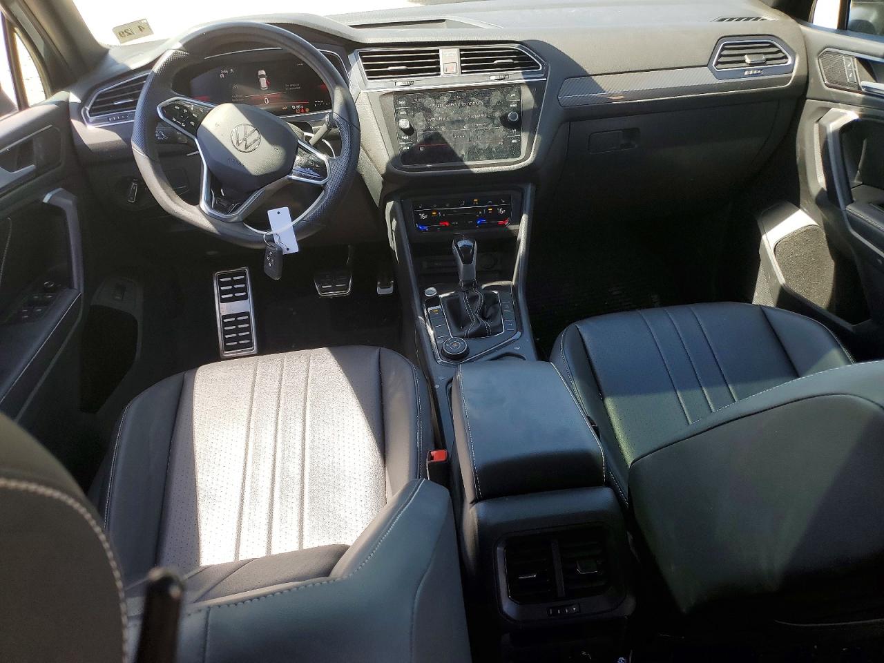 2024 VOLKSWAGEN TIGUAN SE R-LINE BLACK photo 15