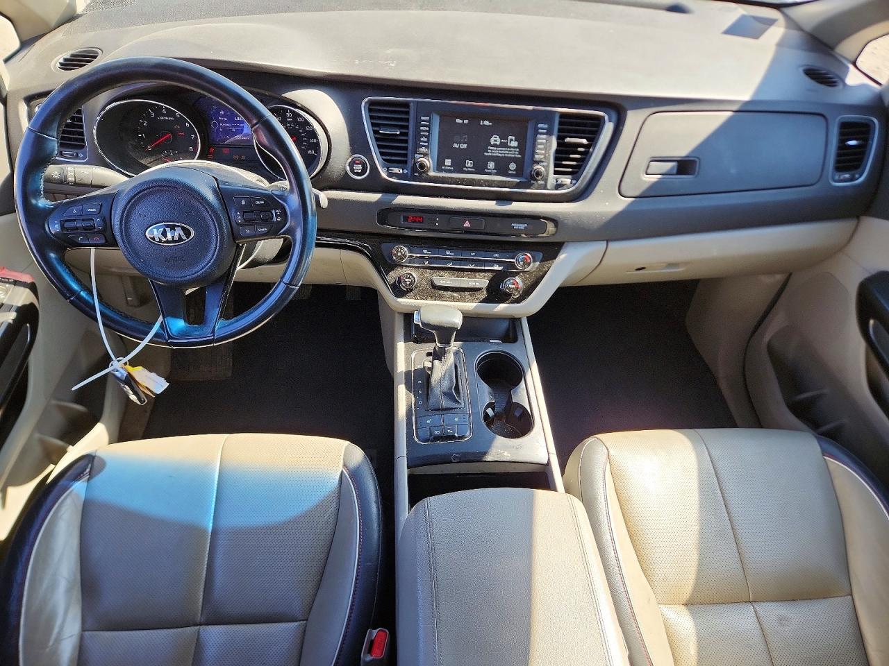 2017 KIA SEDONA LX photo 8