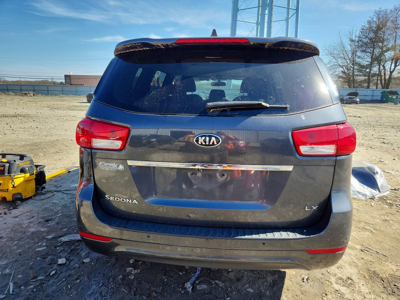 2017 KIA SEDONA LX photo 6