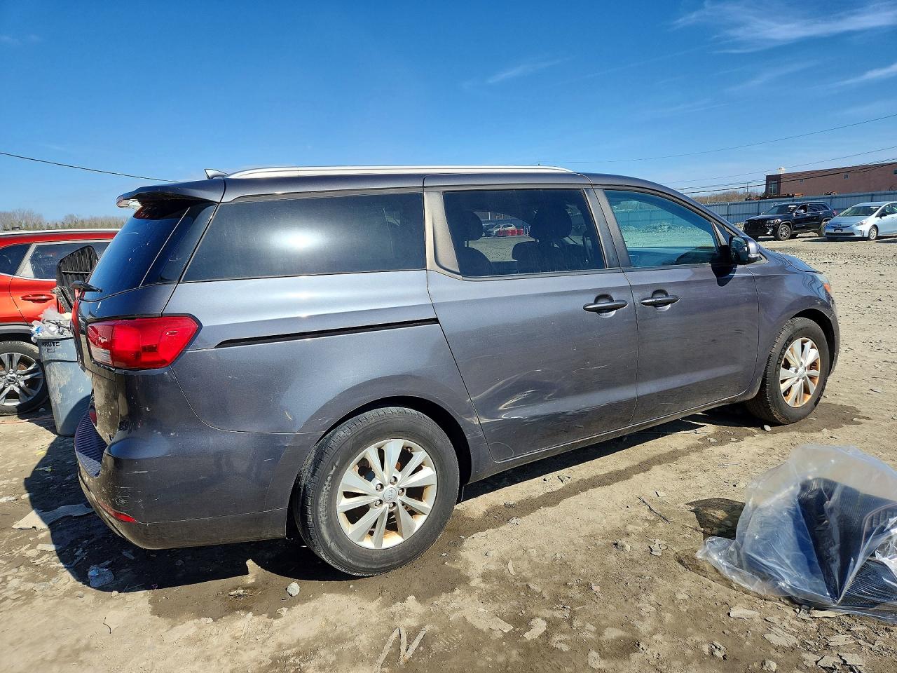 2017 KIA SEDONA LX photo 3