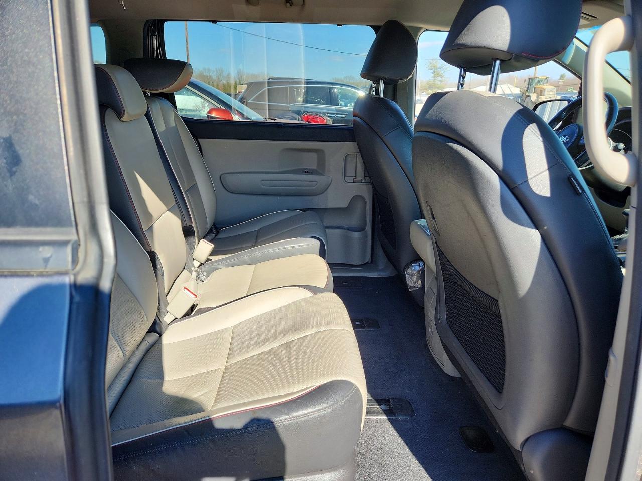 2017 KIA SEDONA LX photo 11