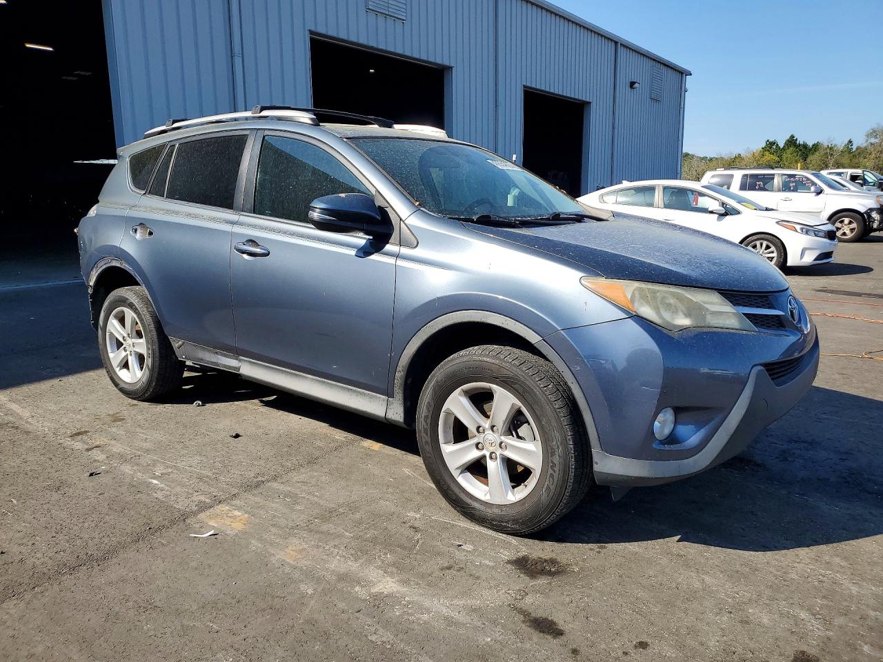 2014 TOYOTA RAV4 XLE photo 4
