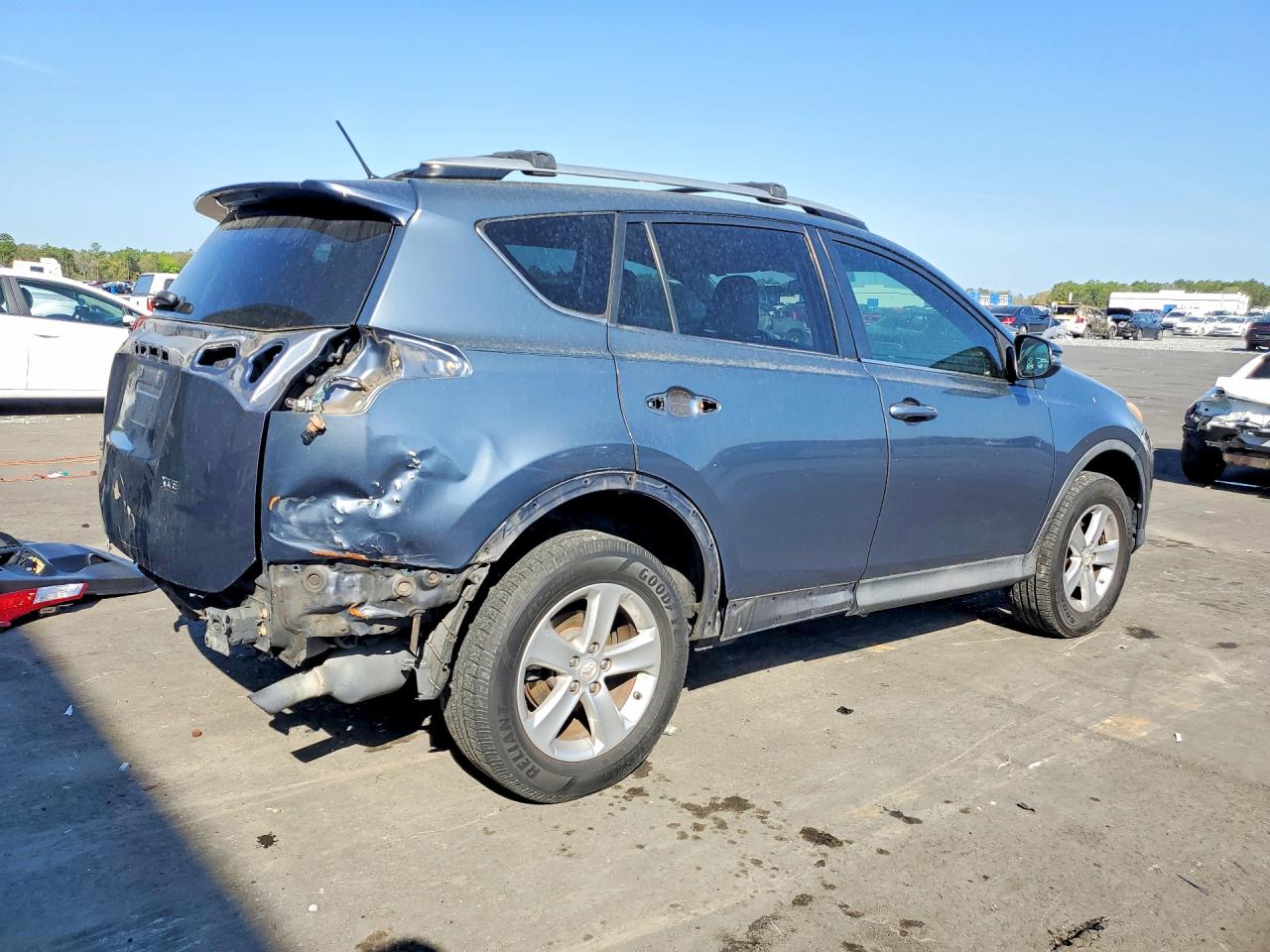2014 TOYOTA RAV4 XLE photo 3