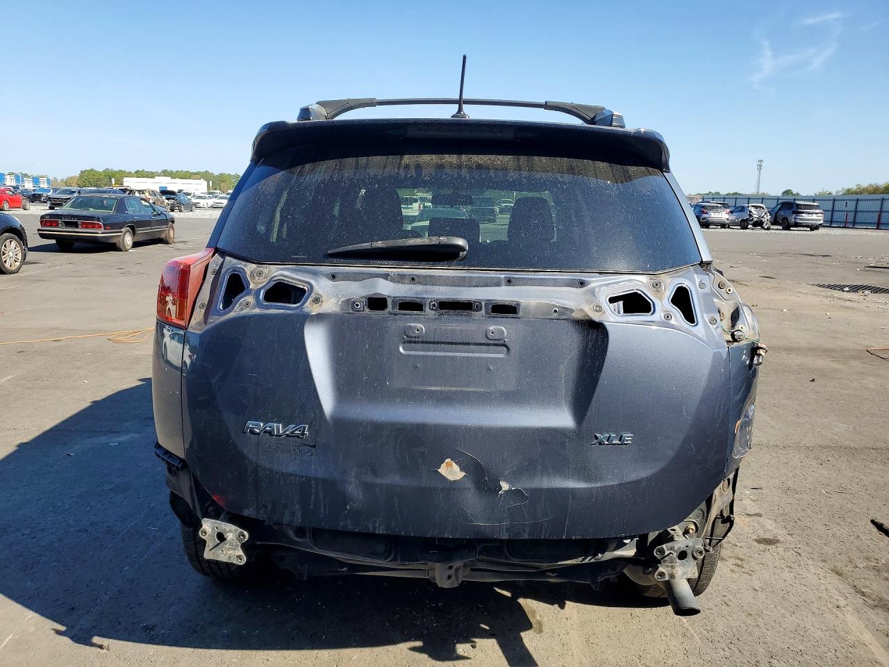 2014 TOYOTA RAV4 XLE photo 6