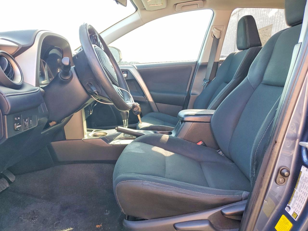2014 TOYOTA RAV4 XLE photo 7