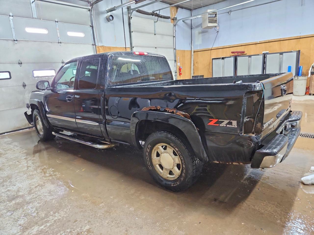 2007 GMC NEW SIERRA K1500 CLASSIC photo 2