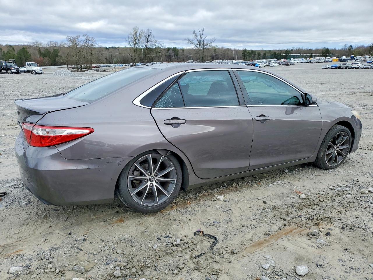2017 TOYOTA CAMRY XSE photo 5