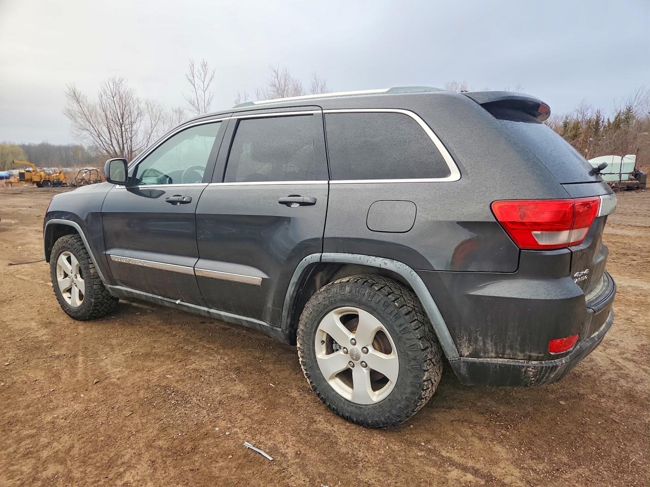 2011 JEEP GRAND CHEROKEE LAREDO photo 2